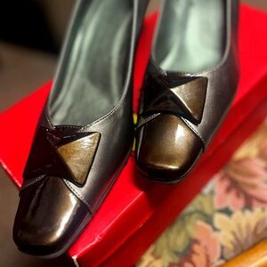 Vaneli Womens Leather Low Heeled Dress Shoe in Pewter 9.5 N Fits like a 9 R